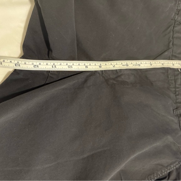 Uniqlo Black Flat Front Chino Shorts - Picture 7 of 9